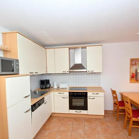 hafennahe Ferienwohnung mit Balkon und Meerblick - Hafenhäuser Wiek Wohnung 05 *