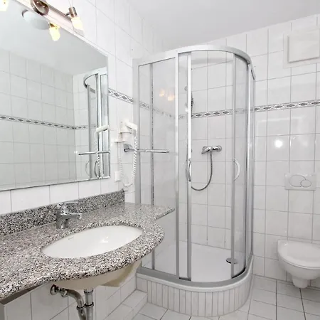 hafennahe Ferienwohnung mit Balkon und Meerblick - Hafenhäuser Wiek Wohnung 05 Apartment Wiek auf Rügen