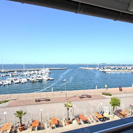 hafennahe Ferienwohnung mit Balkon und Meerblick - Hafenhäuser Wiek Wohnung 05 *